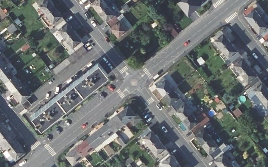 Vue aérienne du Rond-point anonyme n°135672308
