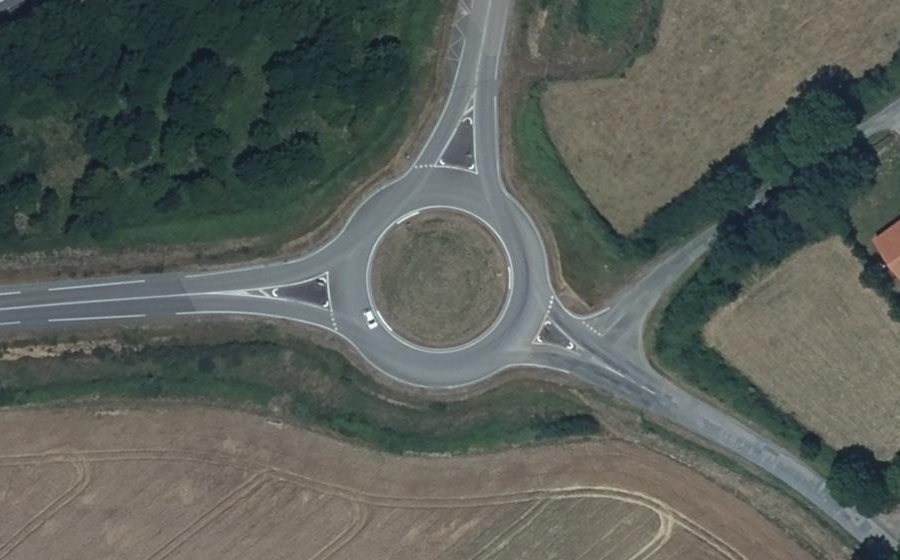 Vue aérienne du Rond-point anonyme n°135681832