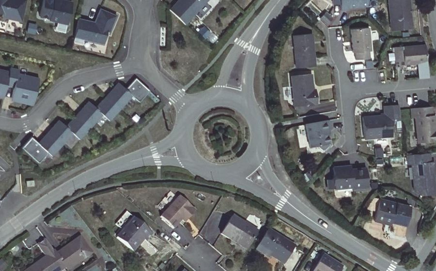 Vue aérienne du Rond-point anonyme n°135701562