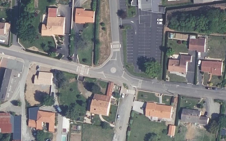 Vue aérienne du Rond-point anonyme n°1357135634