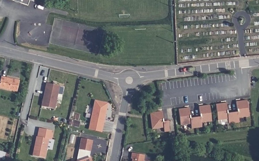 Vue aérienne du Rond-point anonyme n°1357135636