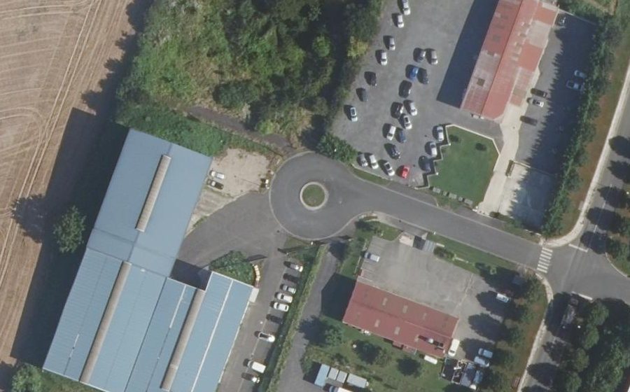 Vue aérienne du Rond-point anonyme n°135732944