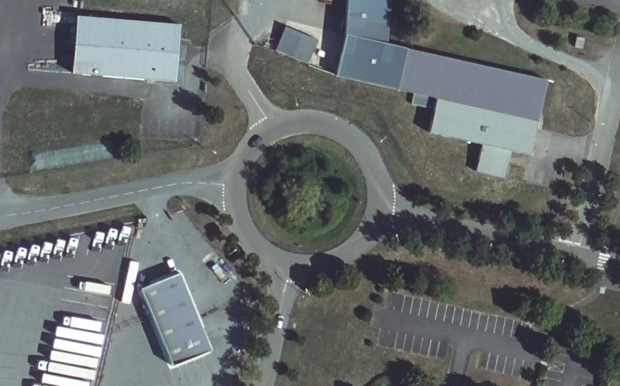 Vue aérienne du Rond-point anonyme n°135732970
