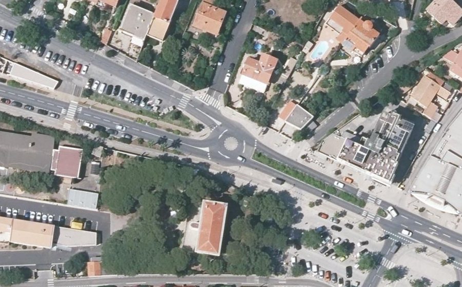 Vue aérienne du Rond-point anonyme n°135737337