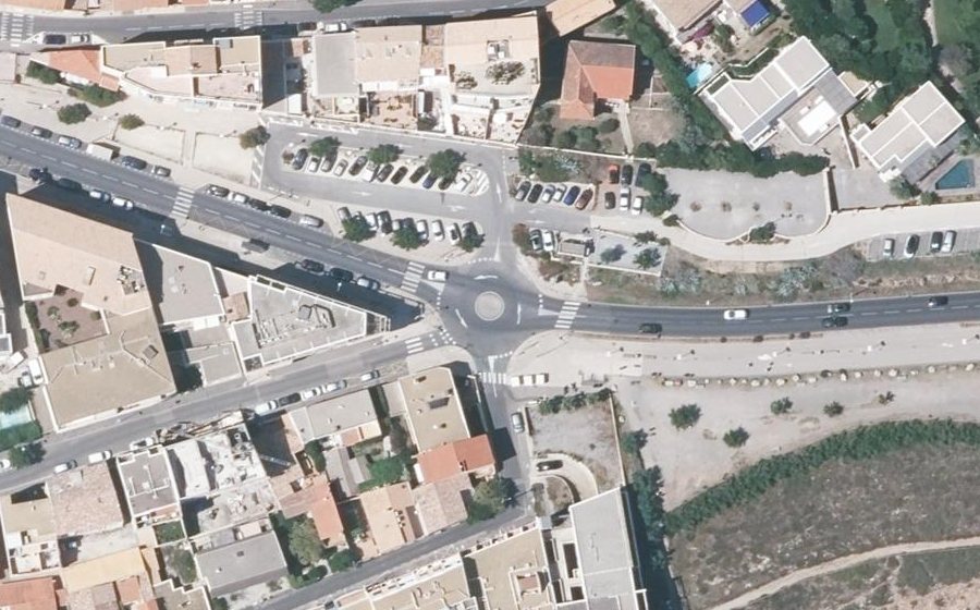 Vue aérienne du Rond-point anonyme n°135737339