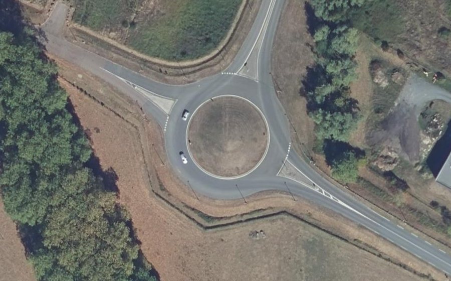Vue aérienne du Rond-point anonyme n°135742106