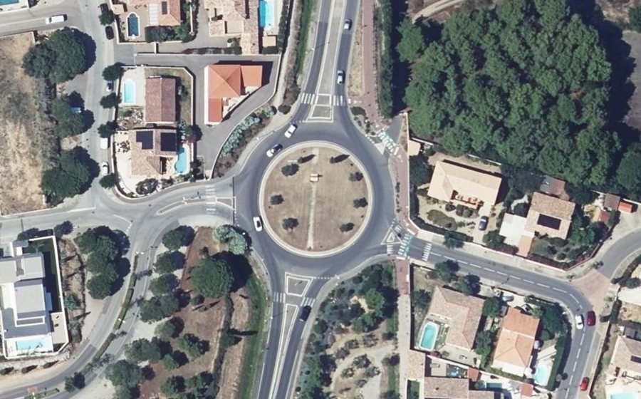 Vue aérienne du Rond-point anonyme n°1358097887