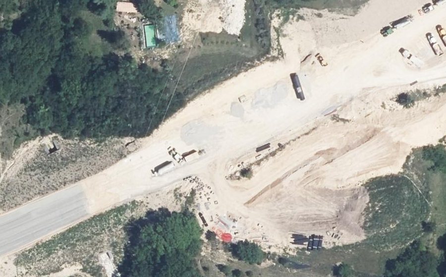 Vue aérienne du Rond-point anonyme n°1358410345