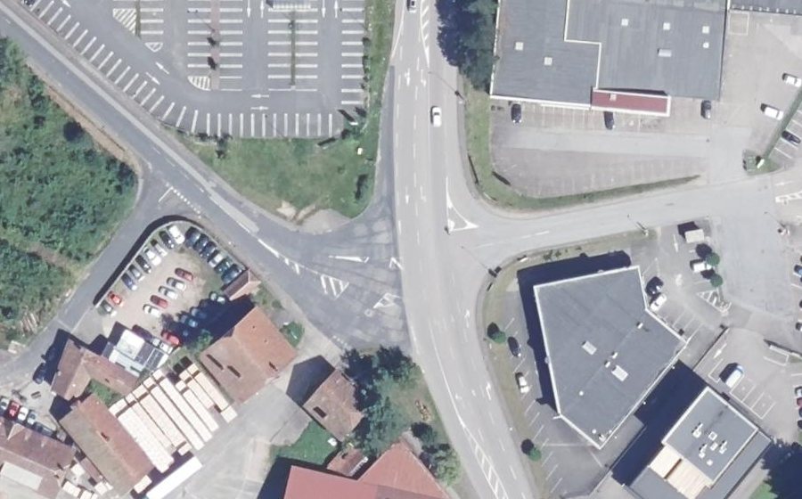 Vue aérienne du Rond-point anonyme n°1358555951