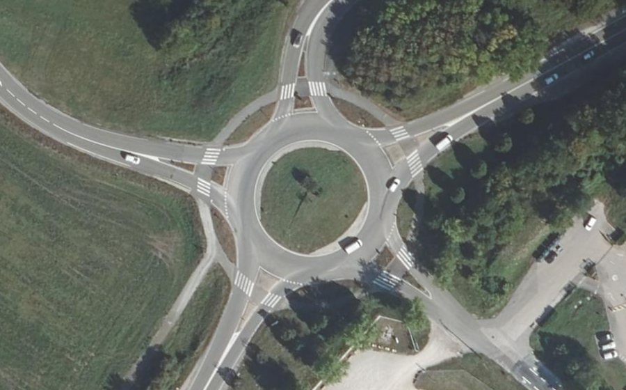 Vue aérienne du Rond-point anonyme n°1358624493