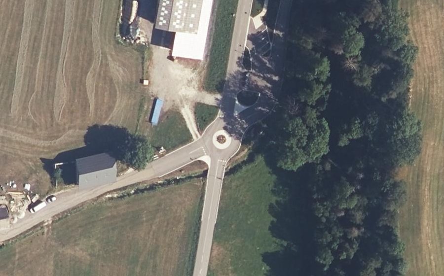 Vue aérienne du Rond-point anonyme n°1359044019