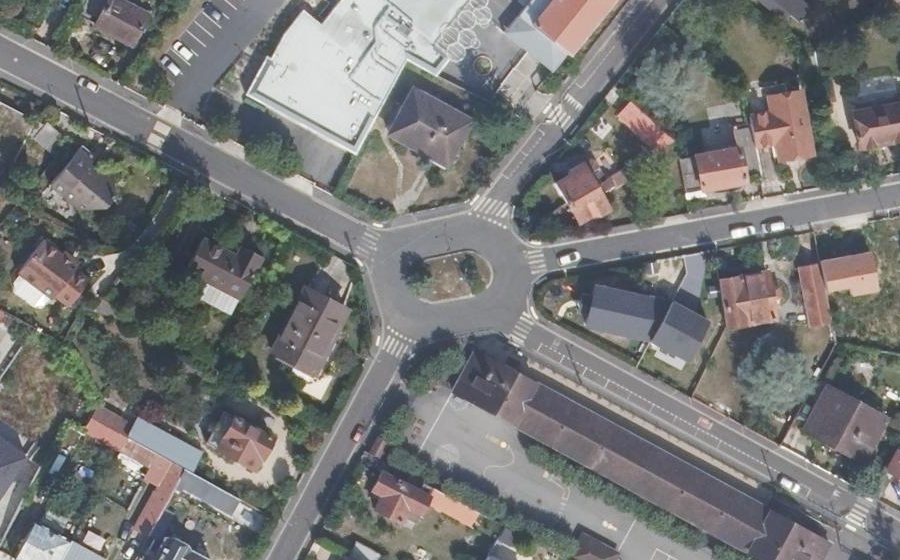 Vue aérienne du Rond-point anonyme n°135920233