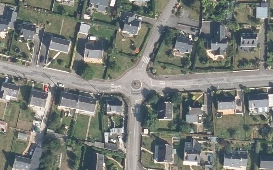 Vue aérienne du Rond-point anonyme n°1359345660