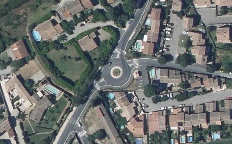 Vue aérienne du Rond-point anonyme n°1359400627