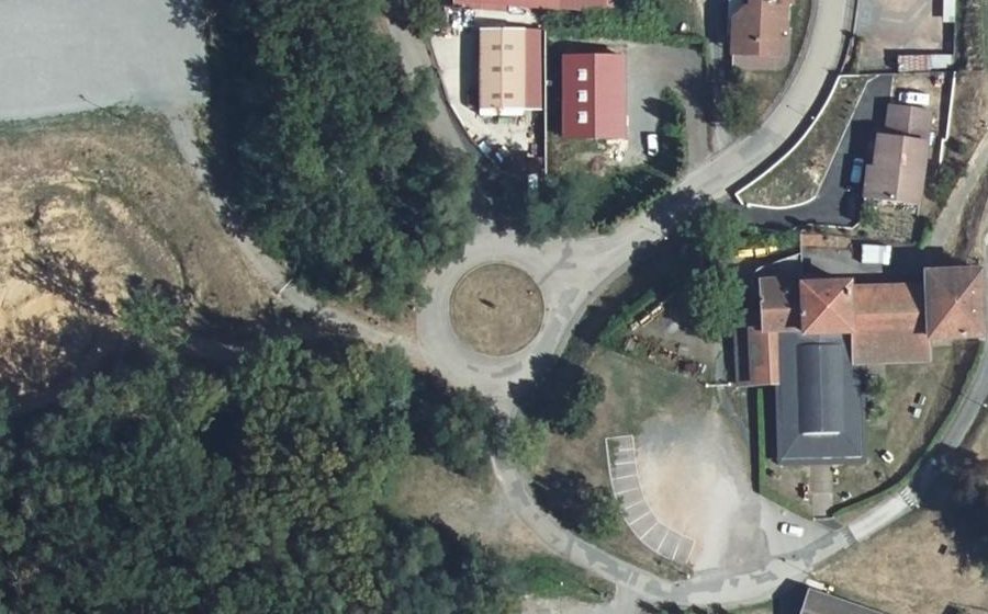 Vue aérienne du Rond-point anonyme n°135955838