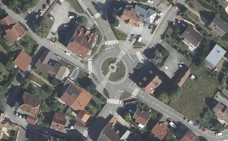 Vue aérienne du Rond-point anonyme n°1359574791