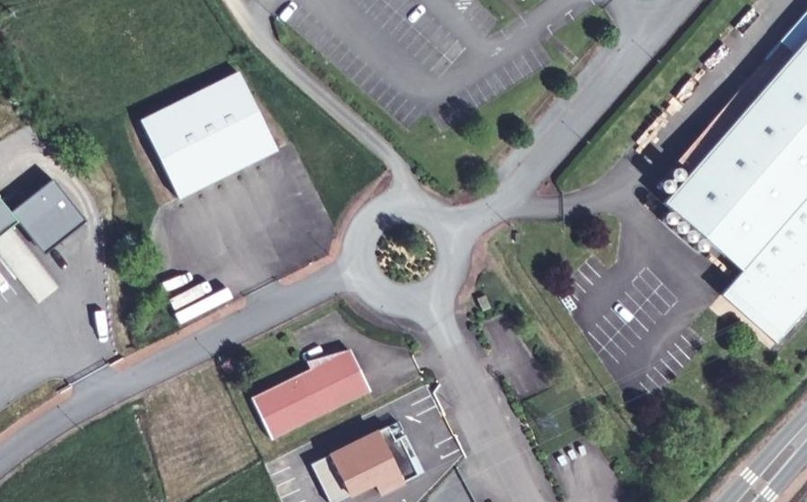 Vue aérienne du Rond-point anonyme n°135968537