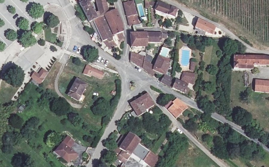 Vue aérienne du Rond-point anonyme n°135970021