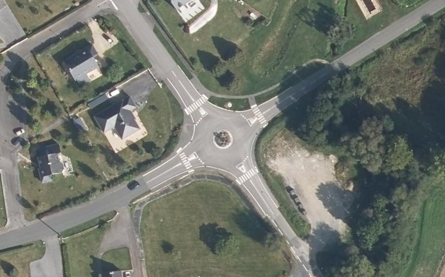 Vue aérienne du Rond-point anonyme n°1359806544