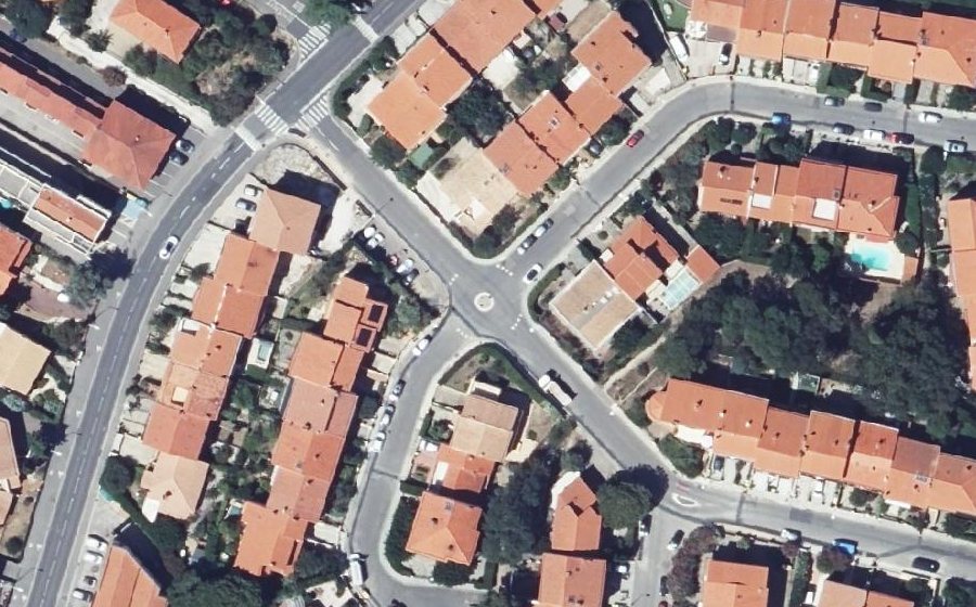 Vue aérienne du Rond-point anonyme n°1360141272