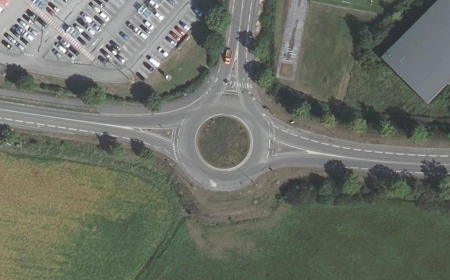 Vue aérienne du Rond-point anonyme n°1360384146