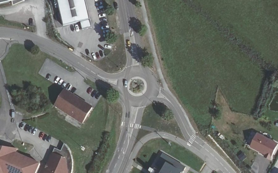 Vue aérienne du Rond-point anonyme n°1360394478