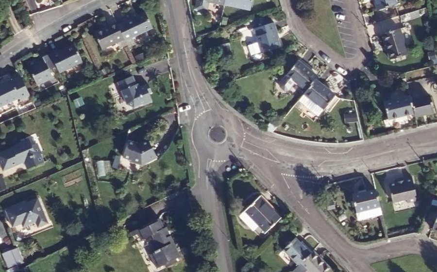 Vue aérienne du Rond-point anonyme n°1360606450