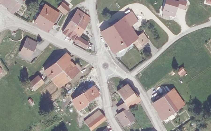 Vue aérienne du Rond-point anonyme n°1360616182