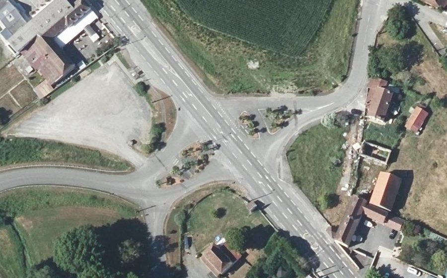 Vue aérienne du Rond-point anonyme n°1360630999