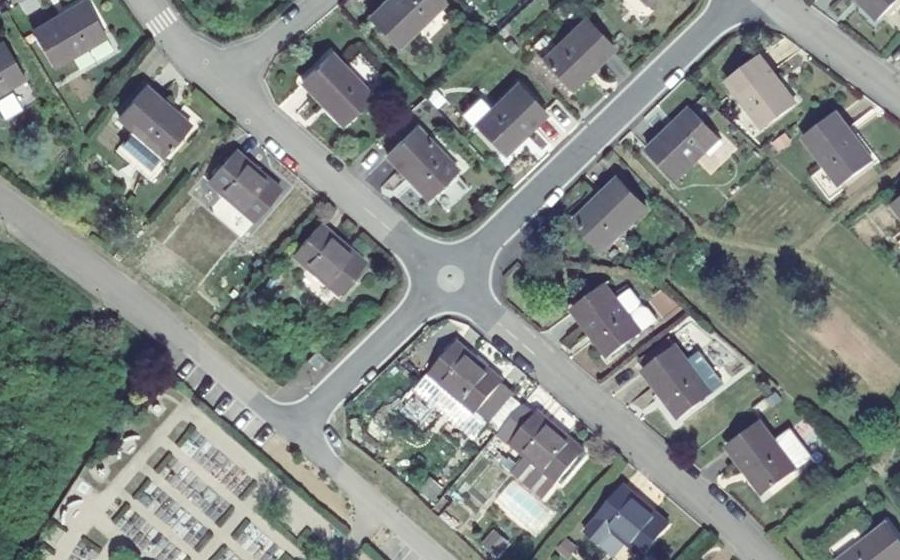 Vue aérienne du Rond-point anonyme n°1360732800