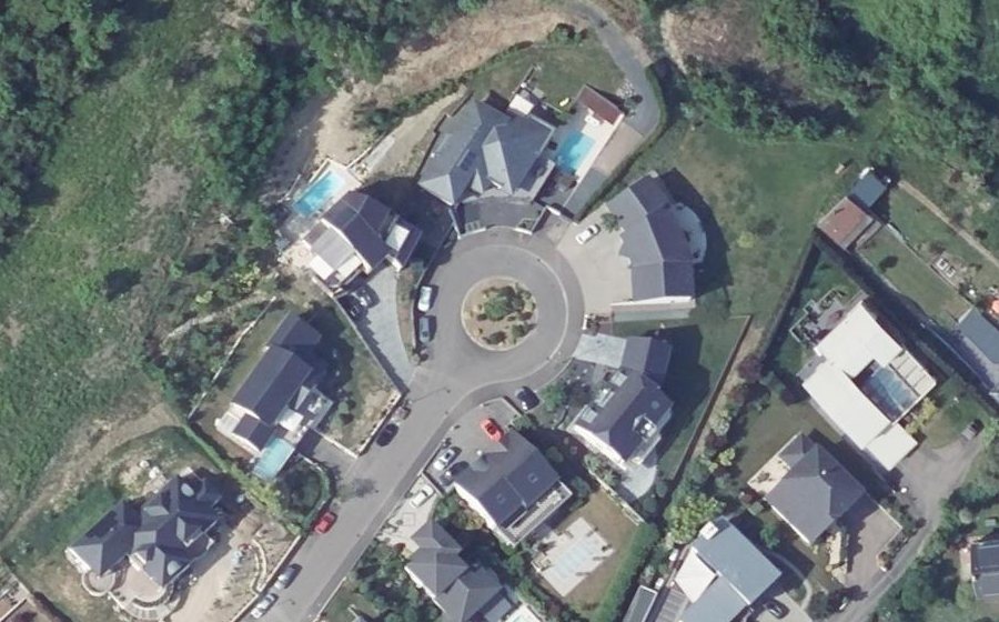 Vue aérienne du Rond-point anonyme n°136073540
