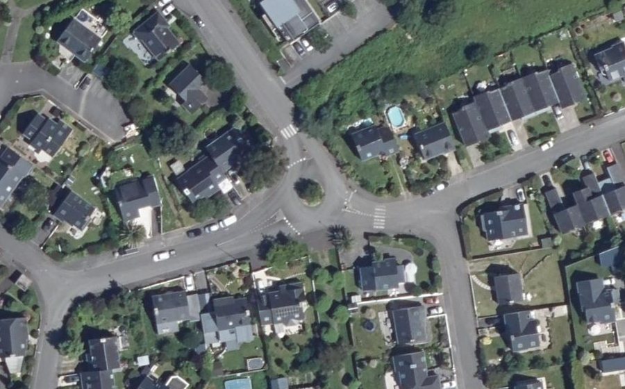 Vue aérienne du Rond-point anonyme n°136112298