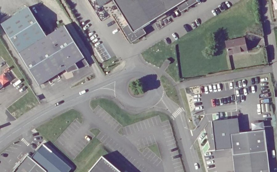 Vue aérienne du Rond-point anonyme n°136140778