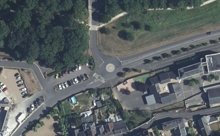 Vue aérienne du Rond-point anonyme n°1361724546