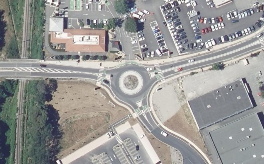 Vue aérienne du Rond-point anonyme n°1361742824