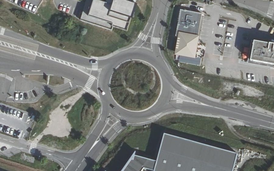 Vue aérienne du Rond-point anonyme n°1361939229