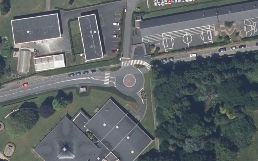Vue aérienne du Rond-point anonyme n°136202948