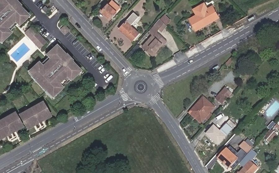 Vue aérienne du Rond-point anonyme n°1362361786