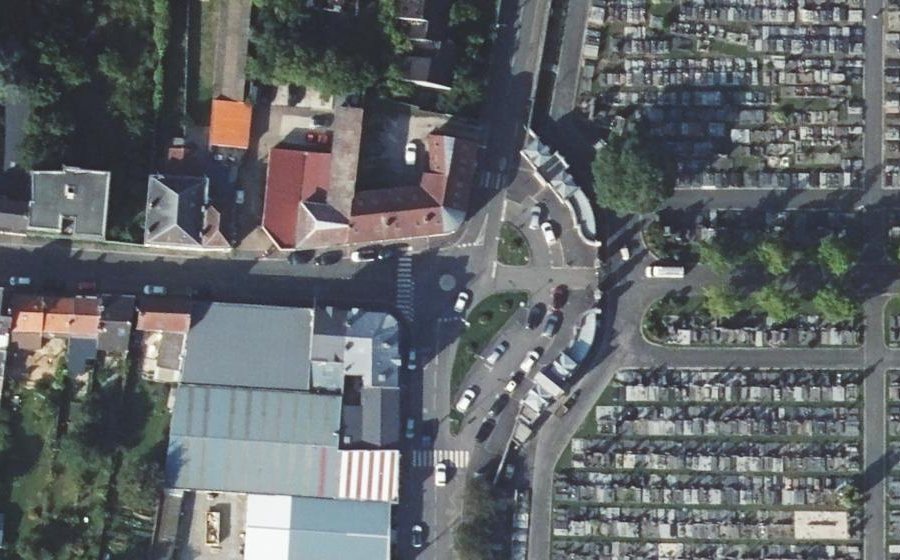 Vue aérienne du Rond-point anonyme n°136334655