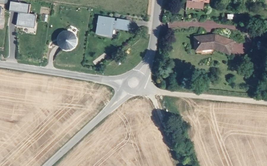 Vue aérienne du Rond-point anonyme n°1363834036