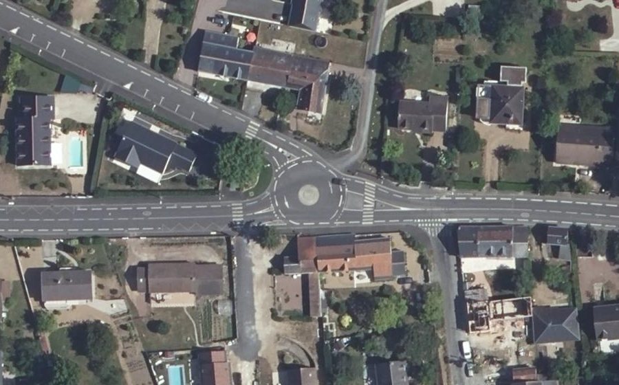 Vue aérienne du Rond-point anonyme n°1363983499