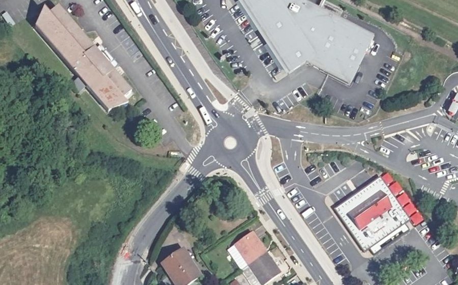 Vue aérienne du Rond-point anonyme n°1364112961