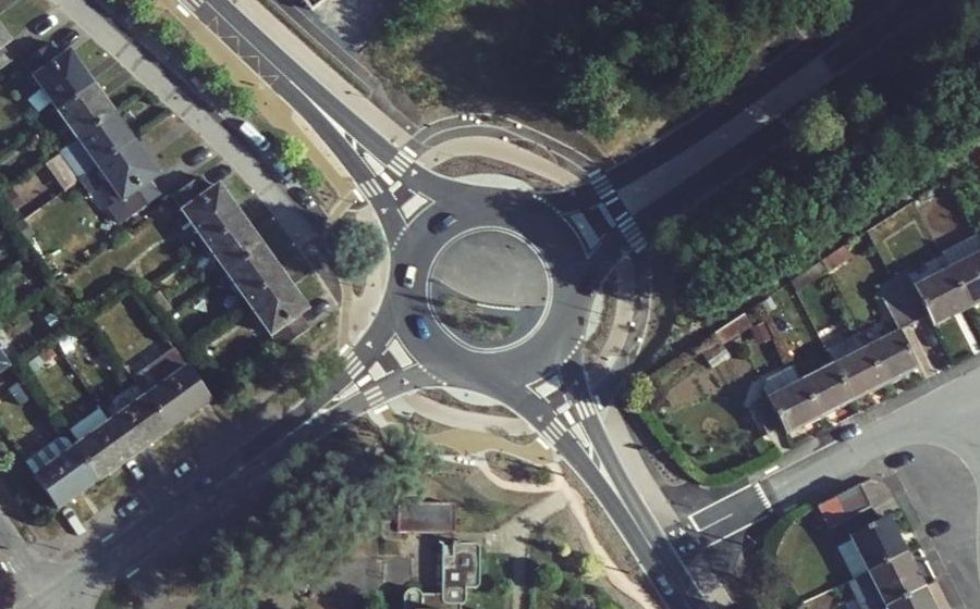 Vue aérienne du Rond-point anonyme n°1364521174
