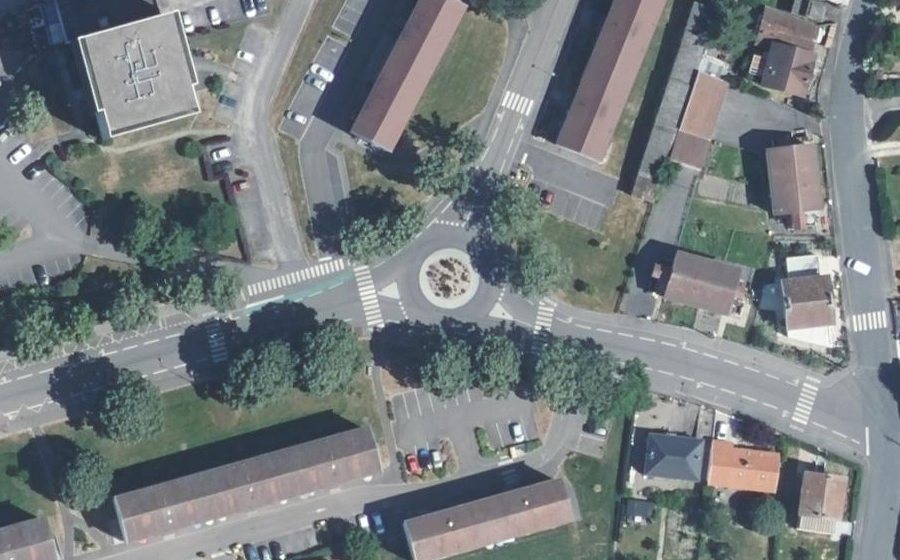 Vue aérienne du Rond-point anonyme n°1365075448