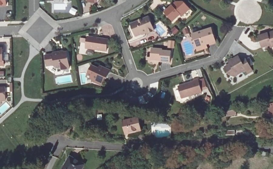 Vue aérienne du Rond-point anonyme n°136633586