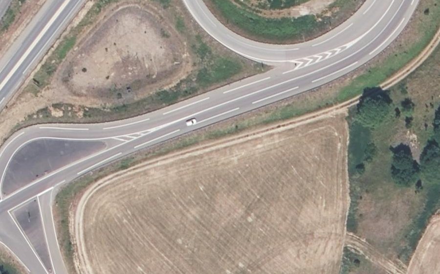 Vue aérienne du Rond-point anonyme n°1366368346