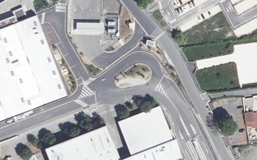 Vue aérienne du Rond-point anonyme n°1366493452