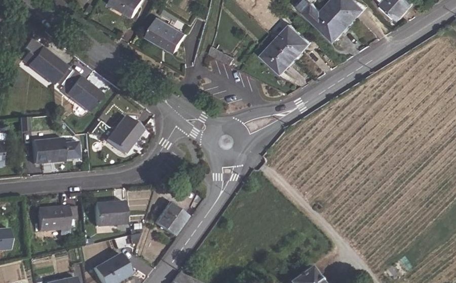 Vue aérienne du Rond-point anonyme n°1366756576