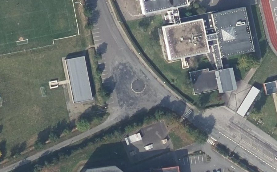 Vue aérienne du Rond-point anonyme n°1366766086
