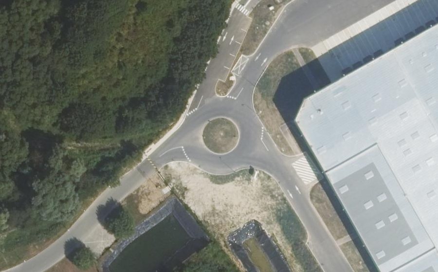 Vue aérienne du Rond-point anonyme n°1368117819